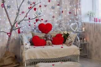 романтичное украшение фотозоны ко Дню святого Валентина