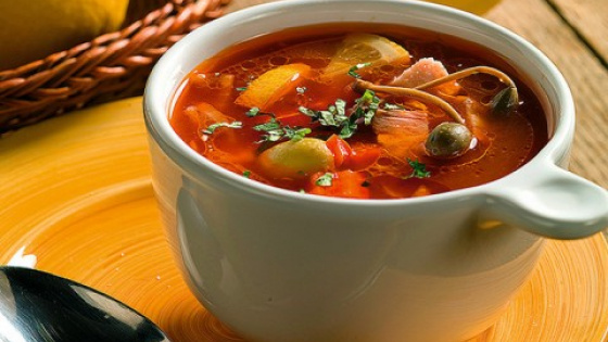 Солянка с паприкой и беконом