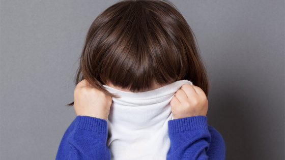 Как побороть застенчивость у ребенка