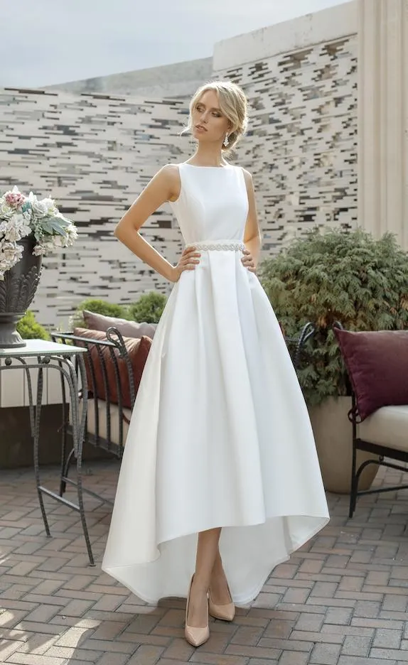 Свадебное платье с ассиметричным низом