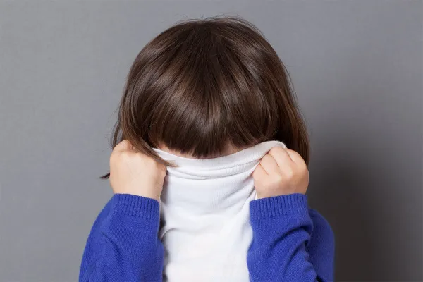 Как побороть застенчивость у ребенка